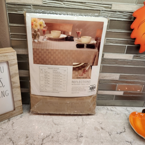 Reflections Table Cloth - Picture 2 of 3